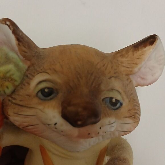 🩷Mouse figurine W/carrot - Picture 4 of 6